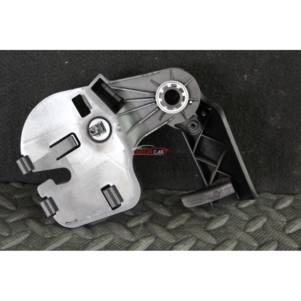 8V1823633 MANIGLIA APERTURA COFANO ANTERIORE AUDI A3 CABRIOLET (8V7,8VE)(2013 >) 2.0 TDI 150CV 110KW CRLB