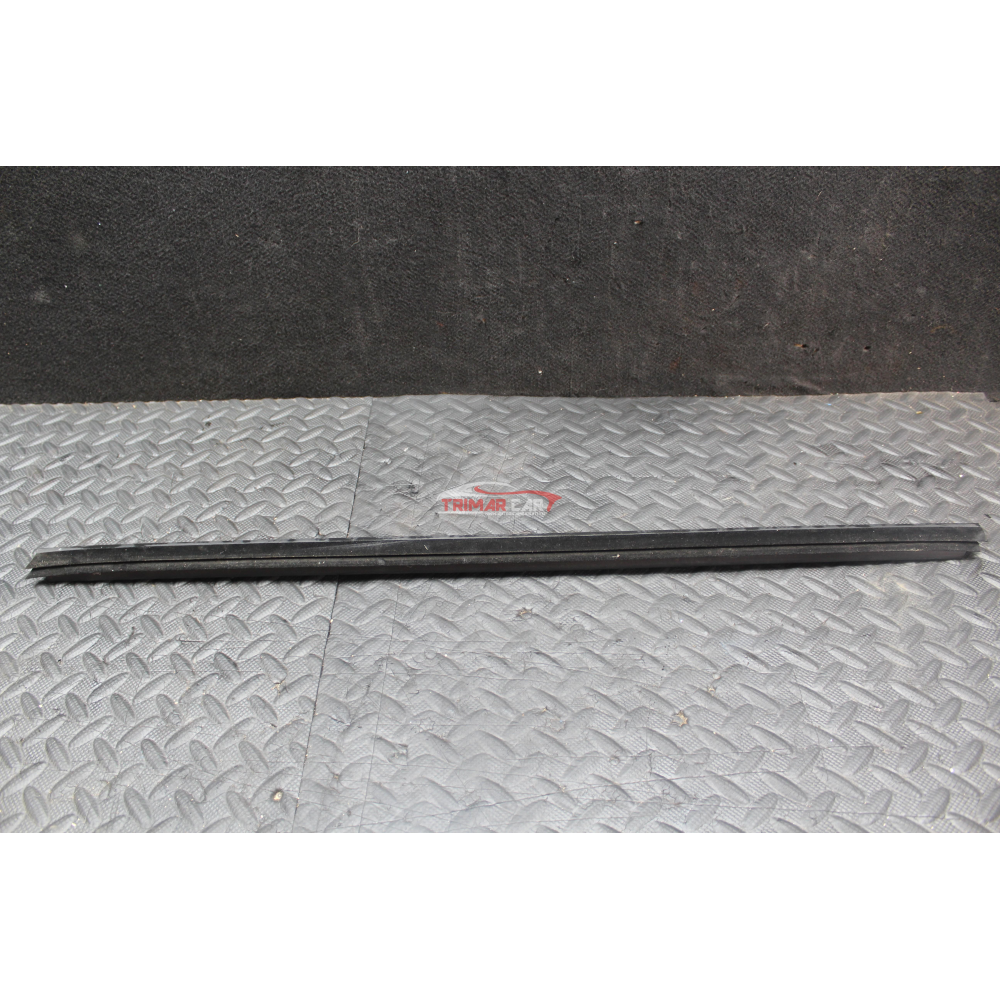 A1567250465 RASCHIAVETRO INTERNO ANTERIORE SINISTRO MERCEDES CLASSE GLA (X156)(2013 >)