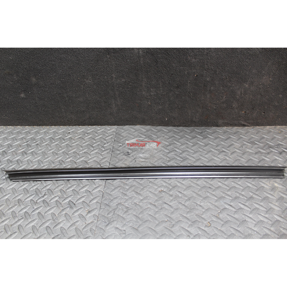 A1567250465 RASCHIAVETRO INTERNO ANTERIORE SINISTRO MERCEDES CLASSE GLA (X156)(2013 >)