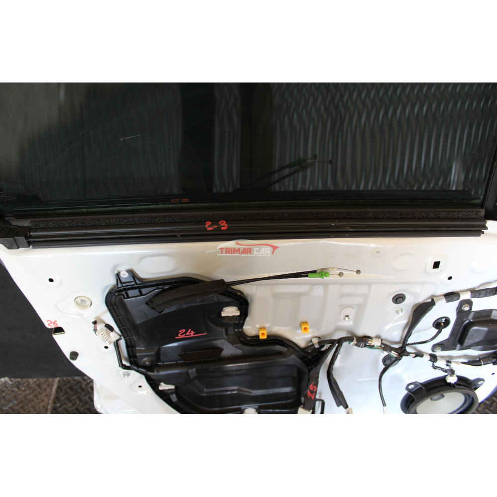 68172F4011 RASCHIAVETRO INTERNO ANTERIORE SINISTRO TOYOTA C-HR (2016>)