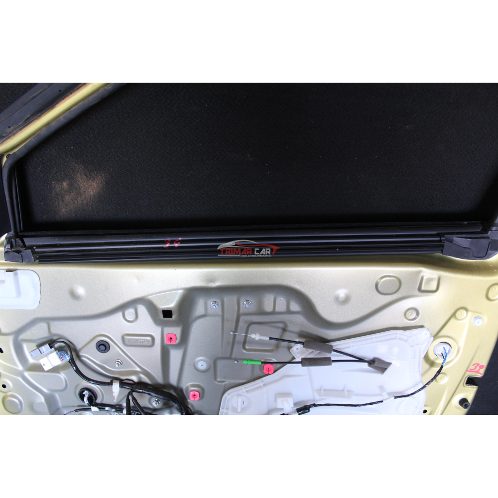 68171K2010 RASCHIAVETRO INTERNO ANTERIORE DESTRO TOYOTA YARIS CROSS HYBRID (MXP_)(2020>) 1.5 HYBRID TRAZIONE INTEGRALE 116CV 85KW M15AFXE