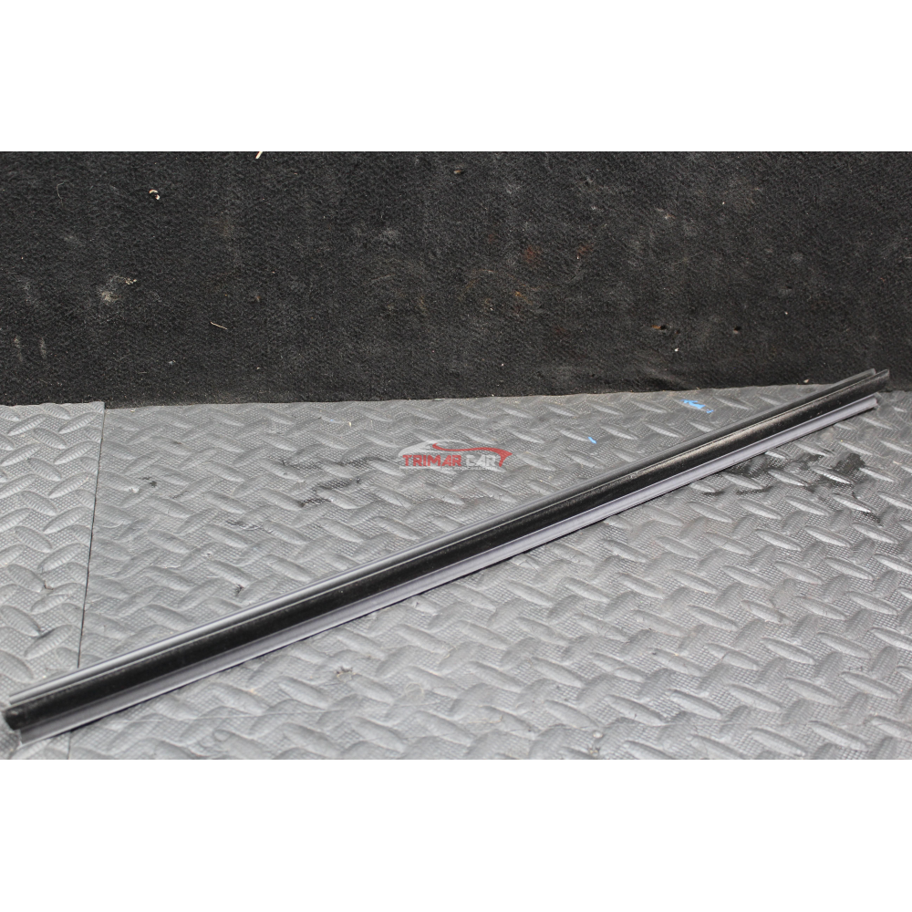 RASCHIAVETRO INTERNO ANTERIORE SINISTRO FIAT PANDA 3 (312,319)(2012 >)