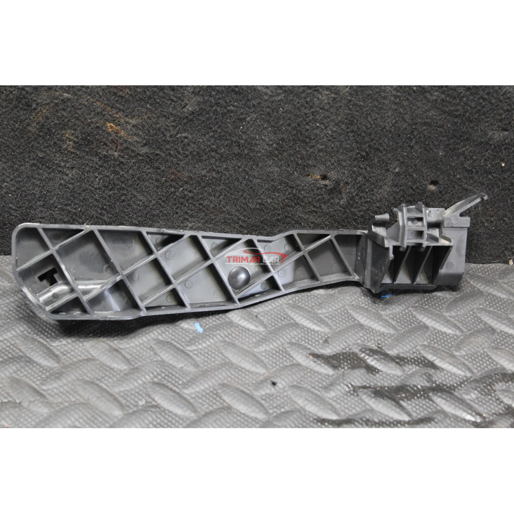 C18175-103 STAFFA MANIGLIA ESTERNA POSTERIORE DESTRA JEEP CHEROKEE 5 (KL)(2013 >)