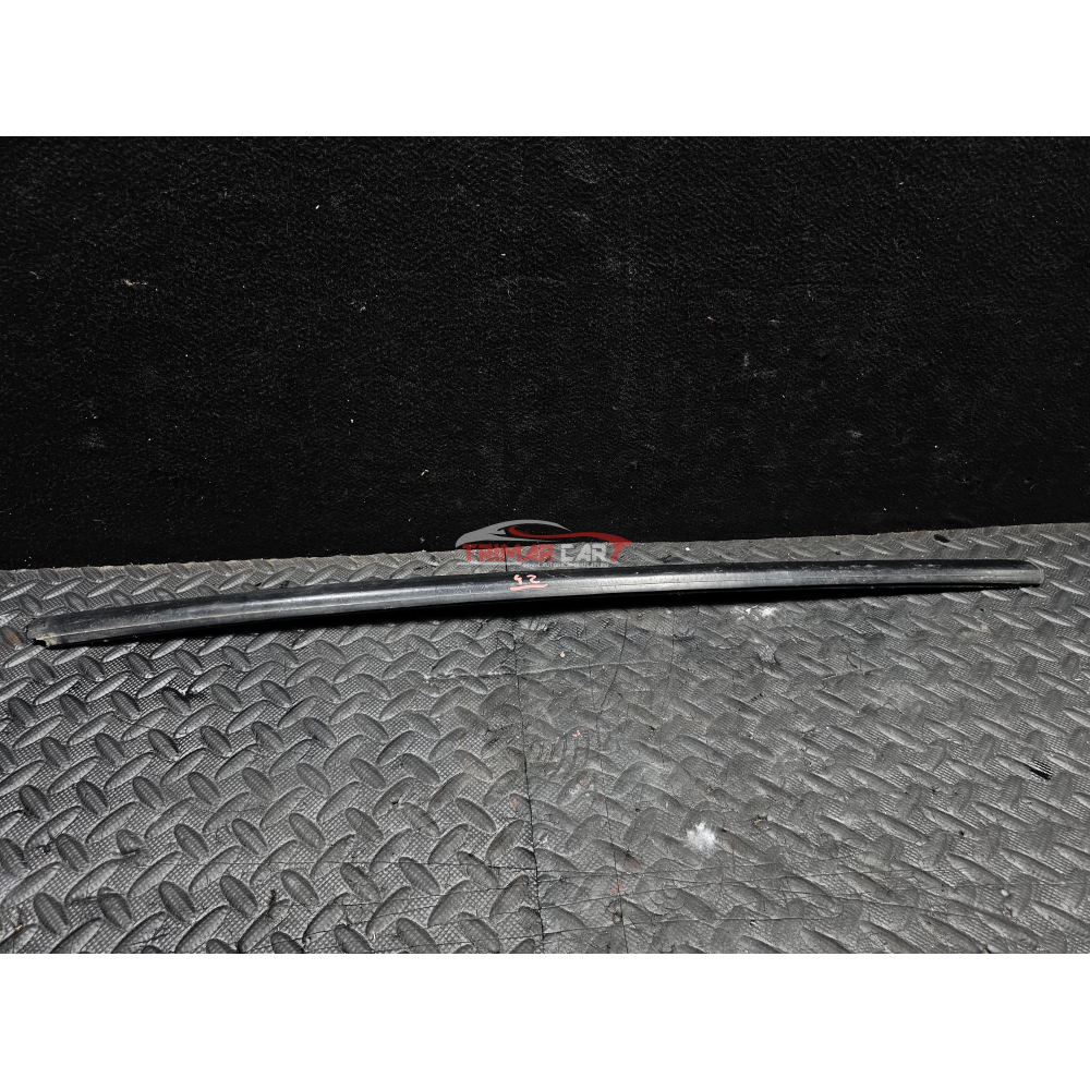 9801006880 RASCHIAVETRO ESTERNO ANTERIORE DESTRO CITROEN C4 CACTUS (2014 >)