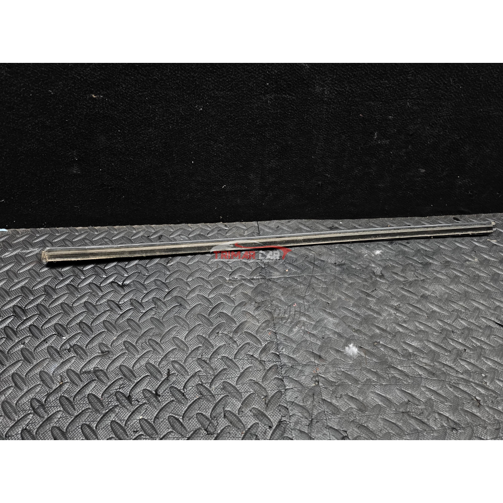 9801006880 RASCHIAVETRO ESTERNO ANTERIORE DESTRO CITROEN C4 CACTUS (2014 >)