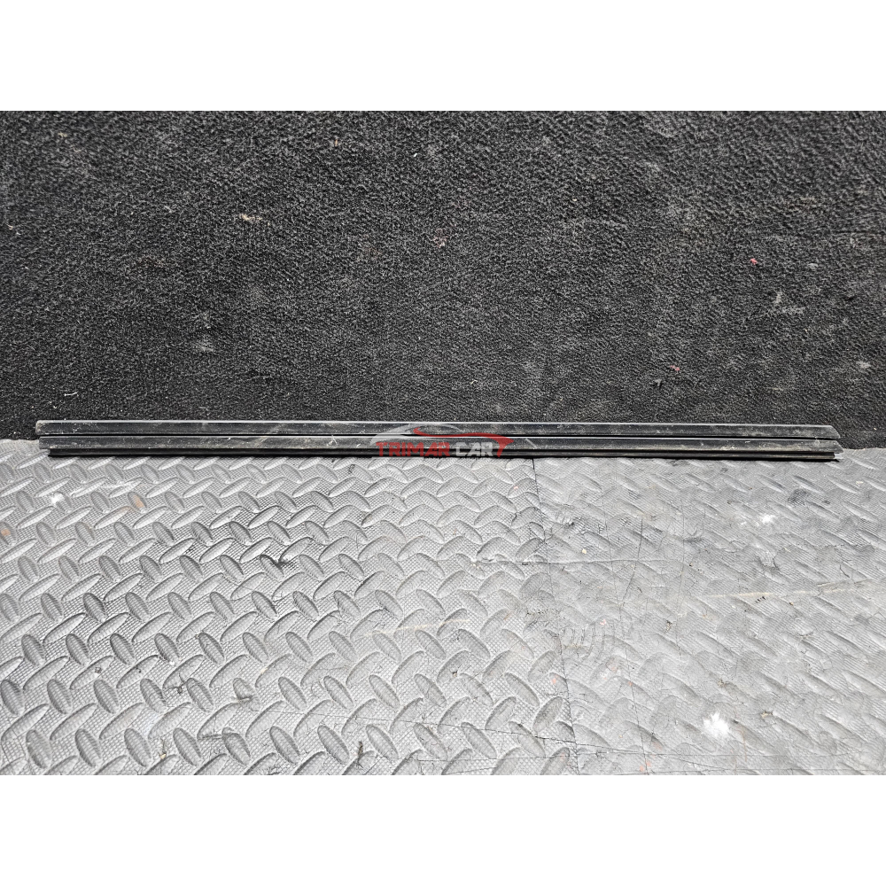 9801007080 RASCHIAVETRO INTERNO ANTERIORE DESTRO CITROEN C4 CACTUS (2014 >)