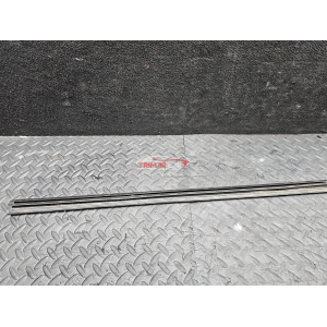 9801007080 RASCHIAVETRO INTERNO ANTERIORE DESTRO CITROEN C4 CACTUS (2014 >)