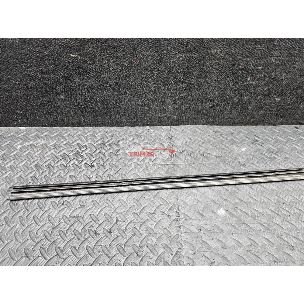 9801007080 RASCHIAVETRO INTERNO ANTERIORE DESTRO CITROEN C4 CACTUS (2014 >)