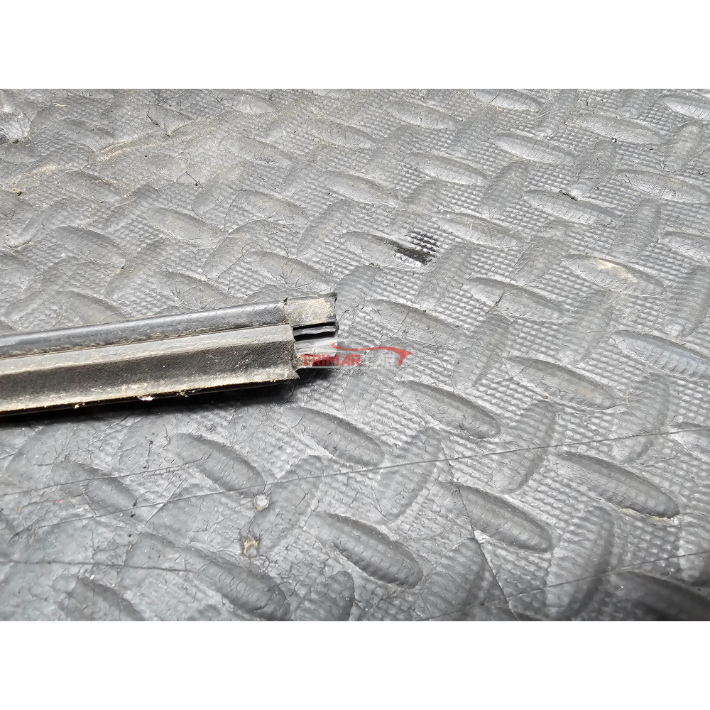 9801006880 RASCHIAVETRO ESTERNO ANTERIORE DESTRO CITROEN C4 CACTUS (2014 >)