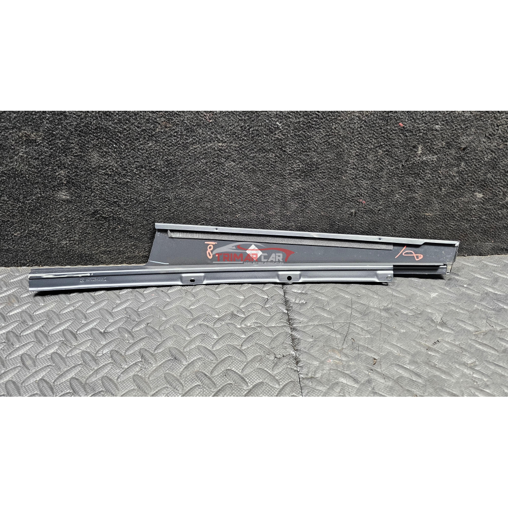 68102563AA MODANATURA SPORTELLO ANTERIORE SINISTRO JEEP CHEROKEE 5 (KL)(2013 >)