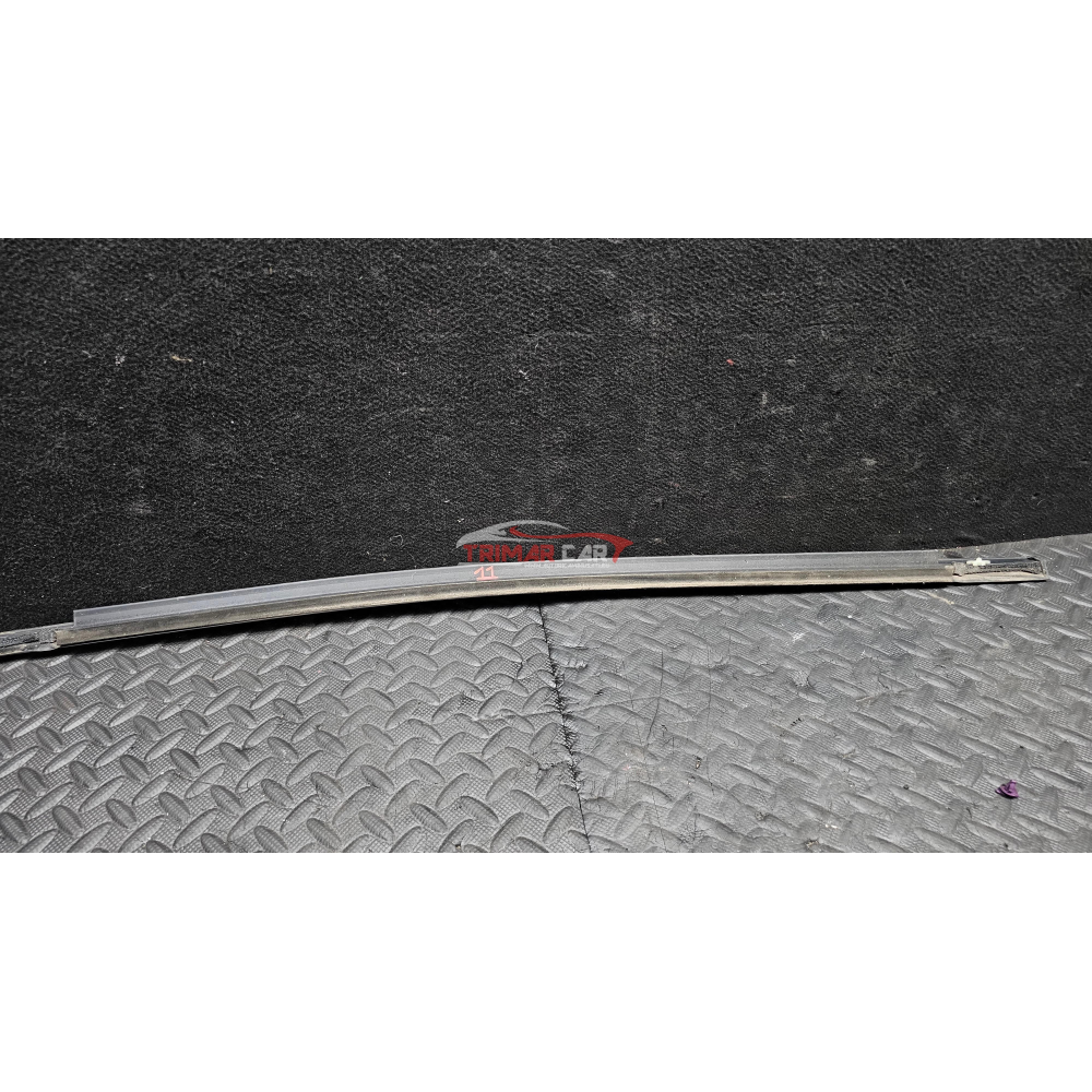 RASCHIAVETRO ESTERNO ANTERIORE SINISTRO CROMATO JEEP CHEROKEE 5 (KL)(2013 >)