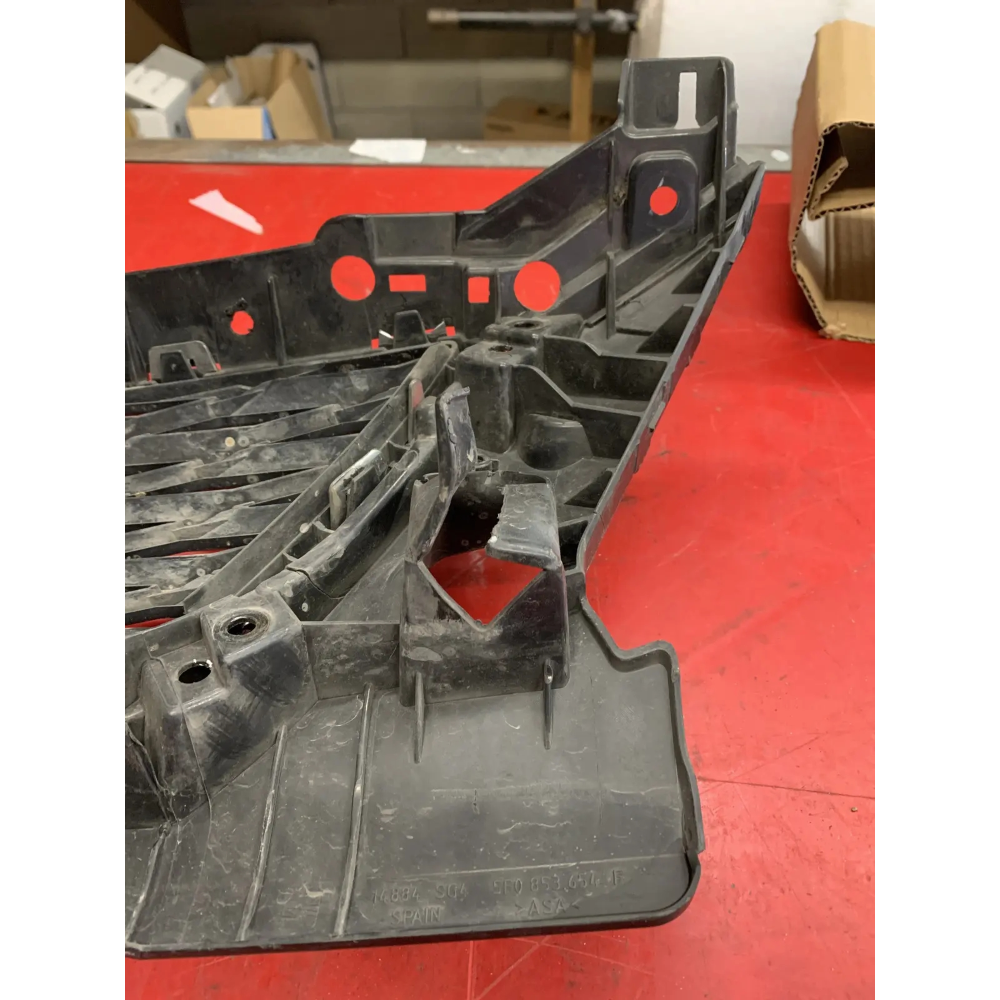 5F0853654E MASCHERINA GRIGLIA ANTERIORE SEAT LEON (5F1)(2012 >) *2 TENUTE KO