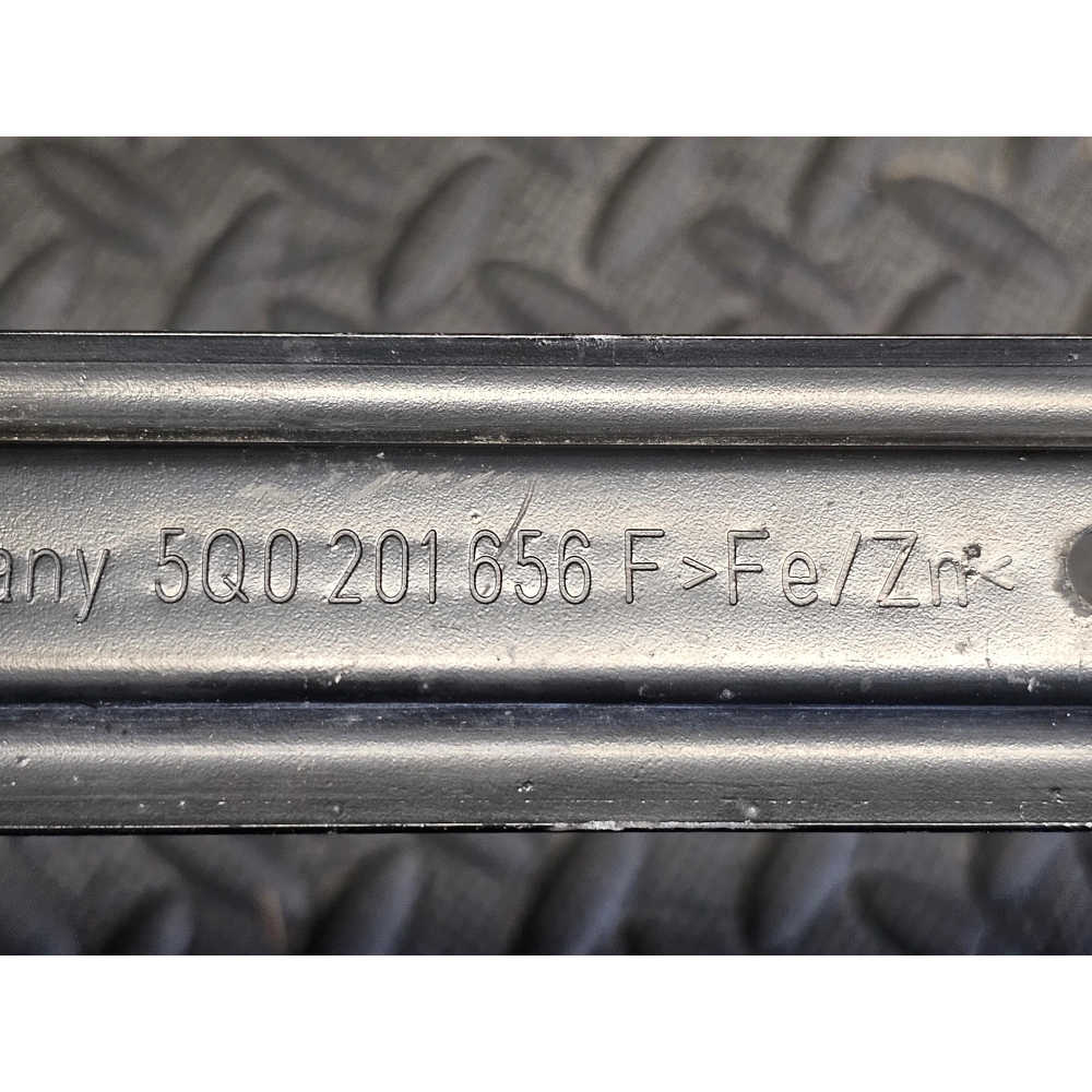 5Q0201656F STAFFA SERBATOIO VW GOLF 7 VII(5G1)(2012 >) 1.0TSI