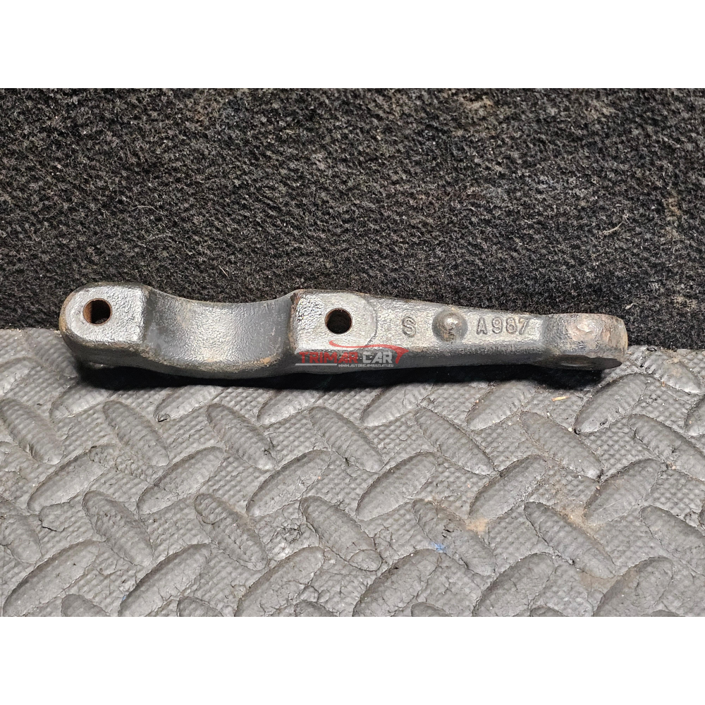 4437621 LEVA STAFFA SUPPORTO TIRANTE STERZO ANTERIORE SINISTRO FIAT PANDA 1 (141)(1980-2004) 4x4