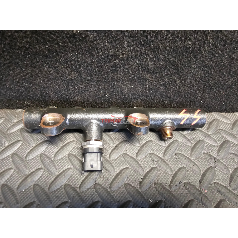 175215346R 8201157327 TUBO FLAUTO RAIL INIEZIONE DACIA DUSTER RENAULT CLIO 4 1.5 DCI 