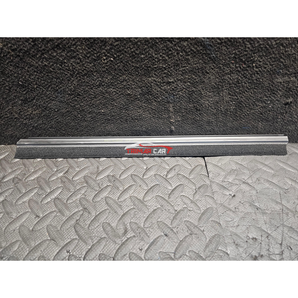 K55395710AB RASCHIAVETRO INTERNO POSTERIORE DESTRO JEEP WRANGLER 3 (JK)(2007-2018) 3.6 V6