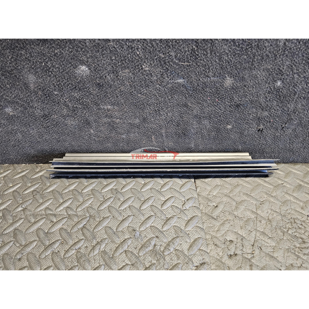 68174F4011 RASCHIAVETRO INTERNO POSTERIORE SINISTRO TOYOTA C-HR (2016>)