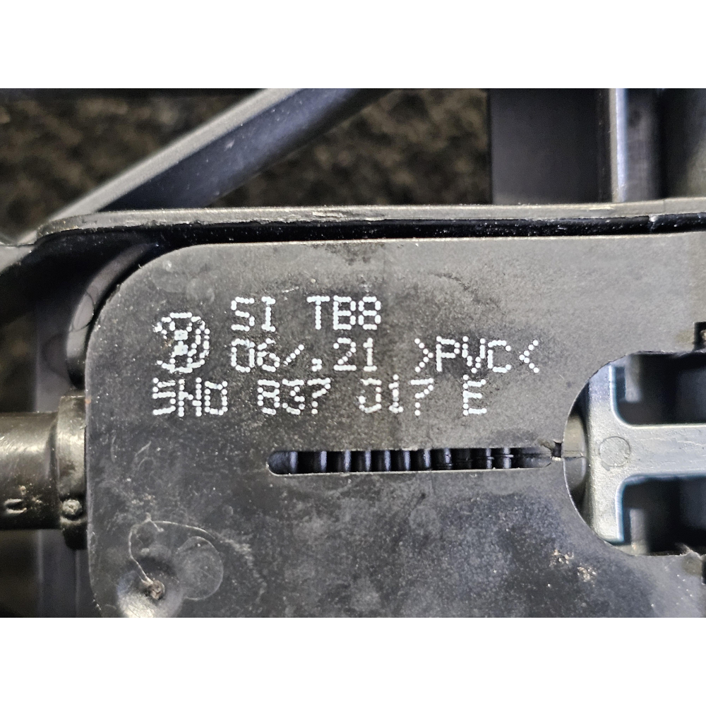 5N0837885H SUPPORTO MANIGLIA ESTERNA ANTERIORE SINISTRA VOLKSWAGEN T-ROC (A11)(2017 >) 2.0 TDI 4motion 150CV 110KW DTTC