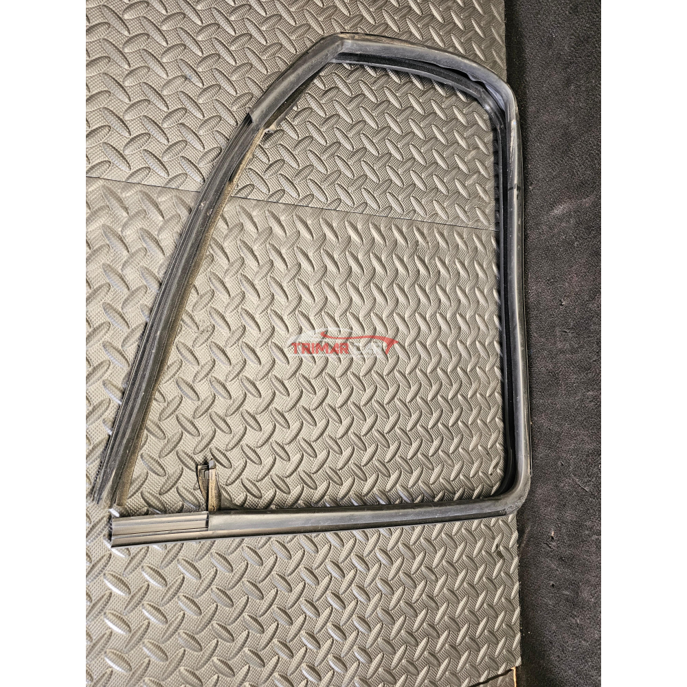 GUIDA GUARNIZIONE VETRO ANTERIORE DESTRO 5P JEEP WRANGLER 4 IV (JL)(2017 >) 2.2MULTIJET