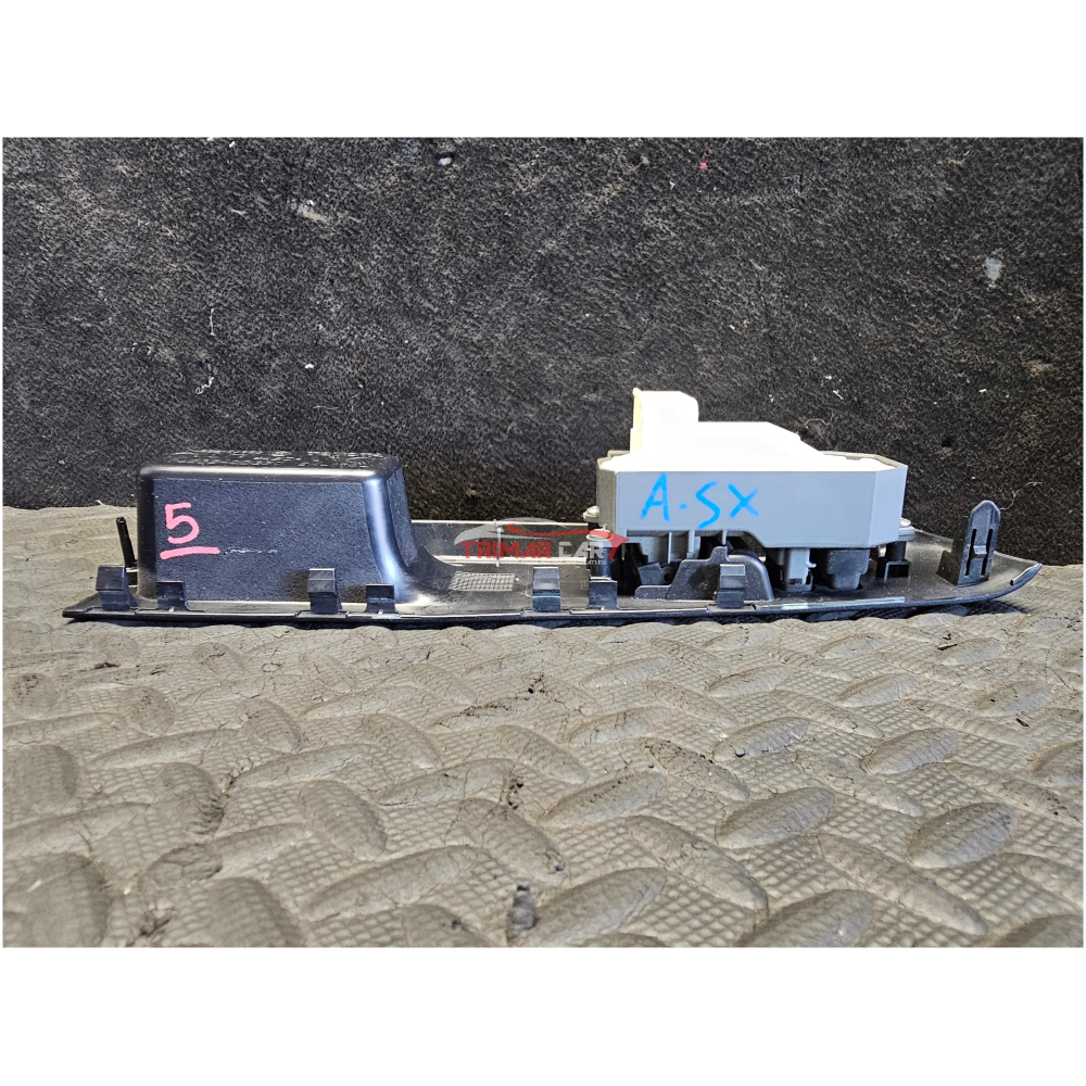 74232-0D330 PULSANTIERA ALZAVETRO ANTERIORE SINISTRA TOYOTA YARIS 3 P13 [11 IN POI] 