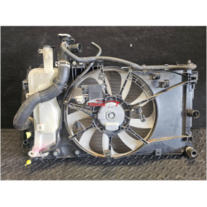 884A0K0020 16400K0050 KIT RADIATORE MOTORE COMPLETO TOYOTA YARIS CROSS HYBRID (MXP_)(2020>) 1.5 HYBRID TRAZIONE INTEGRALE 116CV 85KW M15AFXE