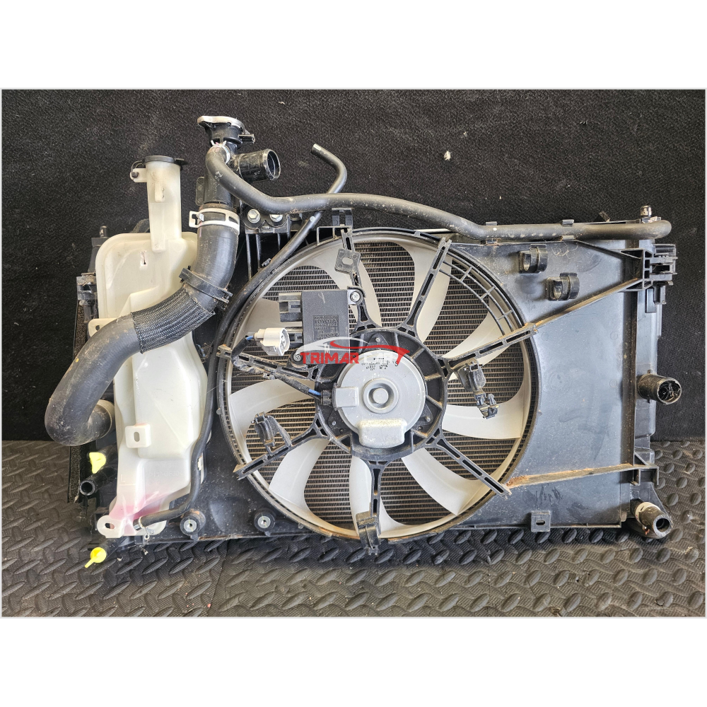 884A0K0020 16400K0050 KIT RADIATORE MOTORE COMPLETO TOYOTA YARIS CROSS HYBRID (MXP_)(2020>) 1.5 HYBRID TRAZIONE INTEGRALE 116CV 85KW M15AFXE
