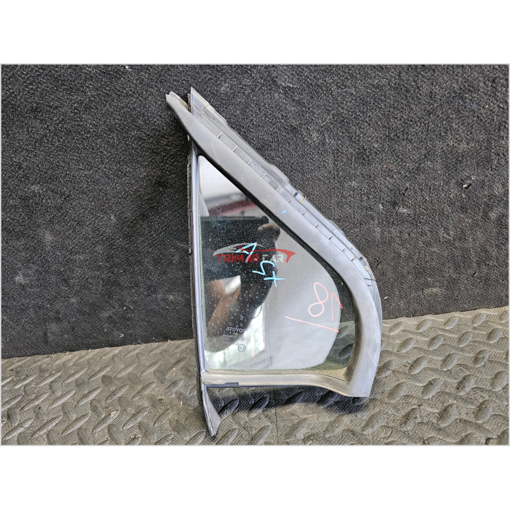 682160D040 VETRO CRISTALLO FISSO PORTA ANTERIORE SINISTRO TOYOTA YARIS 3 (P13)2011> 