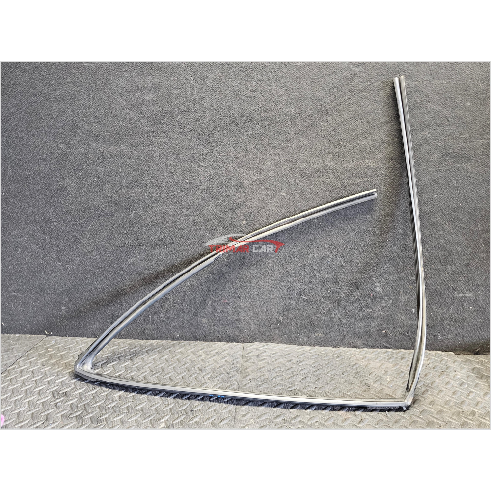 681510D150 GUARNIZIONE VETRO ANTERIORE SINISTRO TOYOTA YARIS 3 III (P13)(2010>)