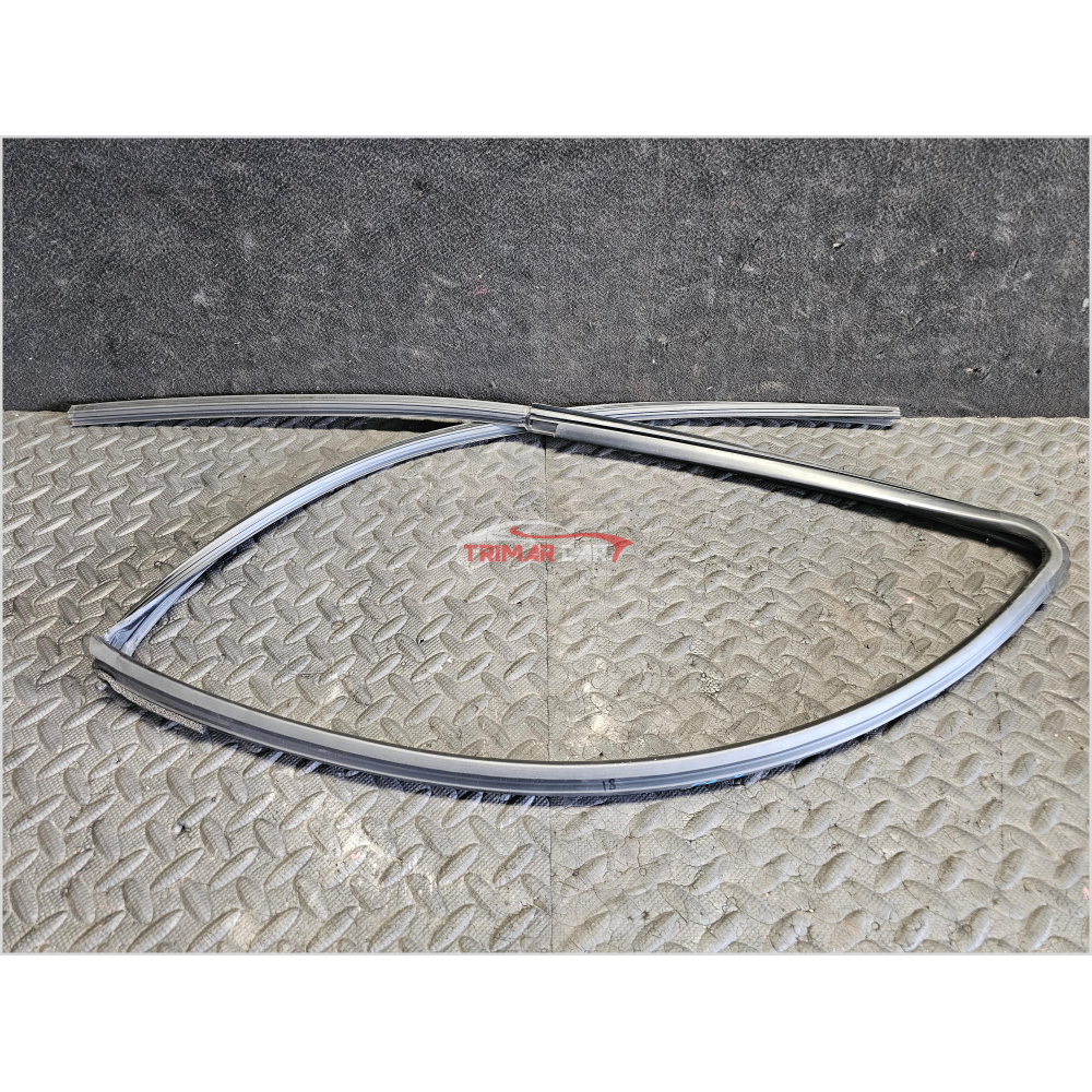 681510D150 GUARNIZIONE VETRO ANTERIORE SINISTRO TOYOTA YARIS 3 III (P13)(2010>)