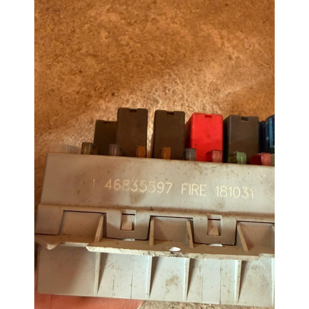 46835597 CENTRALINA PORTAFUSIBILI FIAT PUNTO 2 (188)(1999-2012) 1.2 8V FIRE