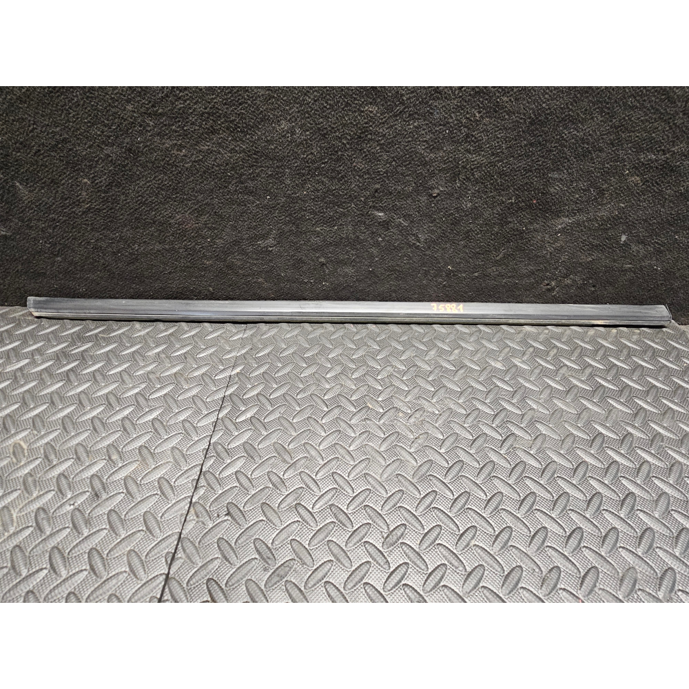 A1567250265 RASCHIAVETRO ESTERNO ANTERIORE DESTRO MERCEDES CLASSE GLA (X156)(2013>)