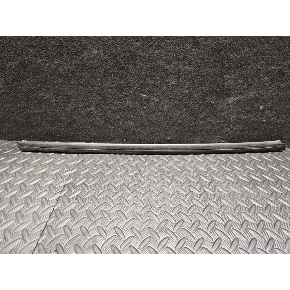 A1567250565 RASCHIAVETRO INTERNO ANTERIORE DESTRO MERCEDES CLASSE GLA (X156)(2013>)