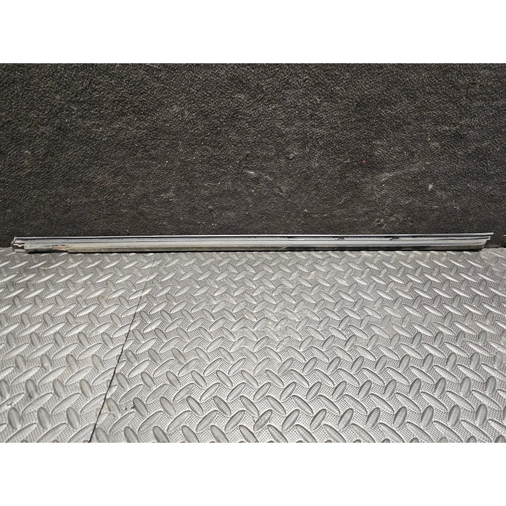 A1567250265 RASCHIAVETRO ESTERNO ANTERIORE DESTRO MERCEDES CLASSE GLA (X156)(2013>)