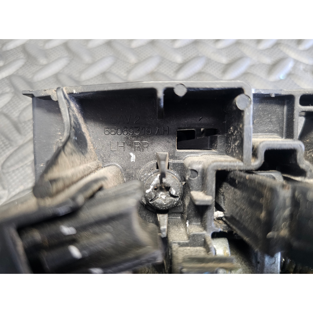 68069319AH MANIGLIA ESTERNA POSTERIORE SINISTRA CROMATA FIAT FREEMONT (345)(11-16)