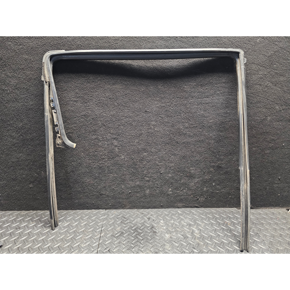 676730D030C0 GUARNIZIONE VETRO POSTERIORE DESTRO TOYOTA YARIS 3 III (P13)(2010>)