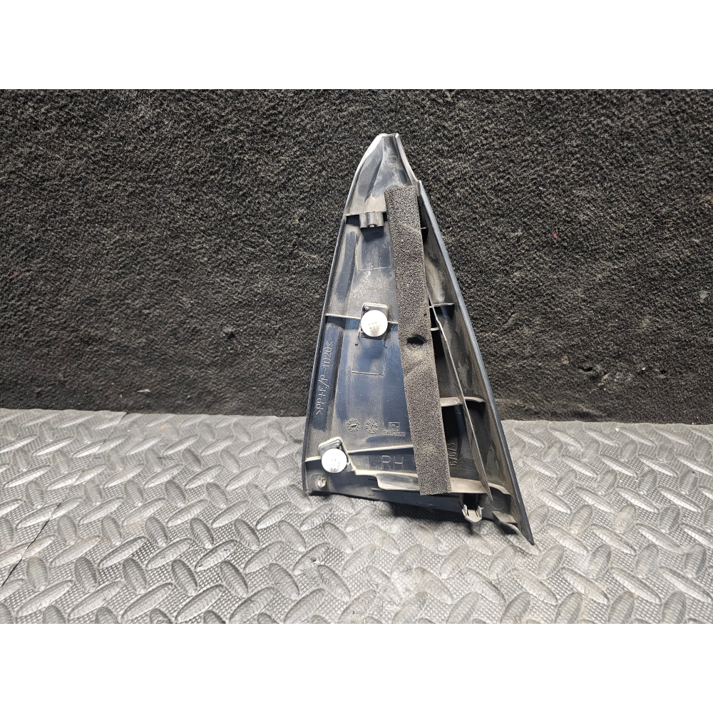 67673-0D030 TRIANGOLO PORTA POSTERIORE DESTRA TOYOTA YARIS 3 III (P13)(2010>)