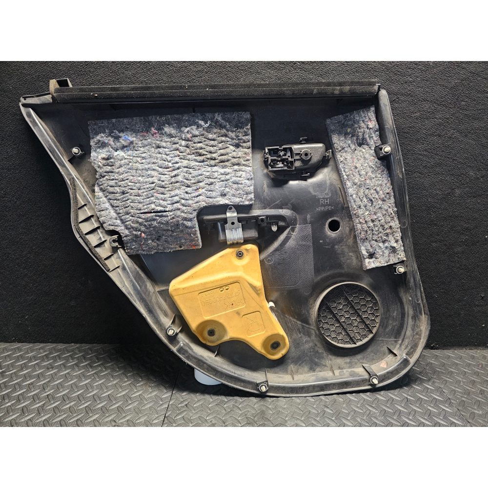 676300DB80C0 67613-0D480 PANNELLO PORTA POSTERIORE DESTRA TOYOTA YARIS 3 III (P13)(2010>)