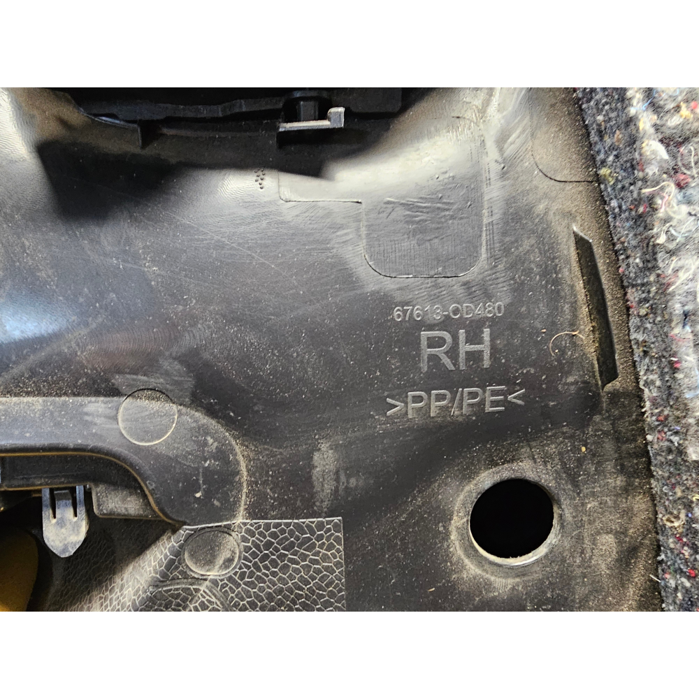 676300DB80C0 67613-0D480 PANNELLO PORTA POSTERIORE DESTRA TOYOTA YARIS 3 III (P13)(2010>)