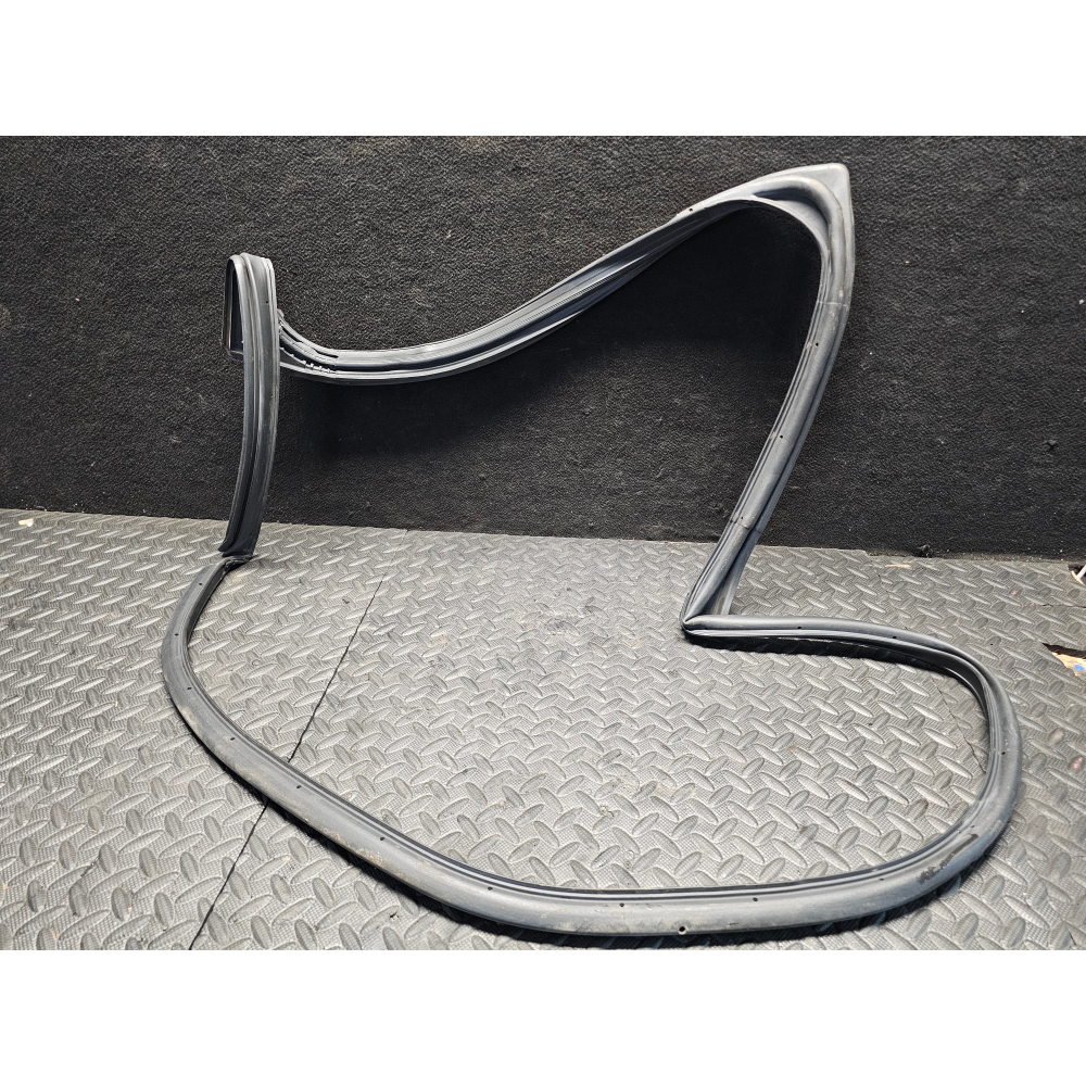 68271731AA GUARNIZIONE SPORTELLO POSTERIORE SINISTRA * JEEP WRANGLER 4 IV (JL)(2017>)