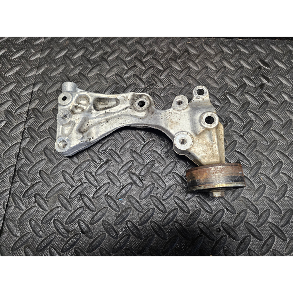 90513137F SUPPORTO MOTORE ALTERNATORE JEEP WRANGLER 3 (JK)(2007-2018) 2.8CRD VM50C