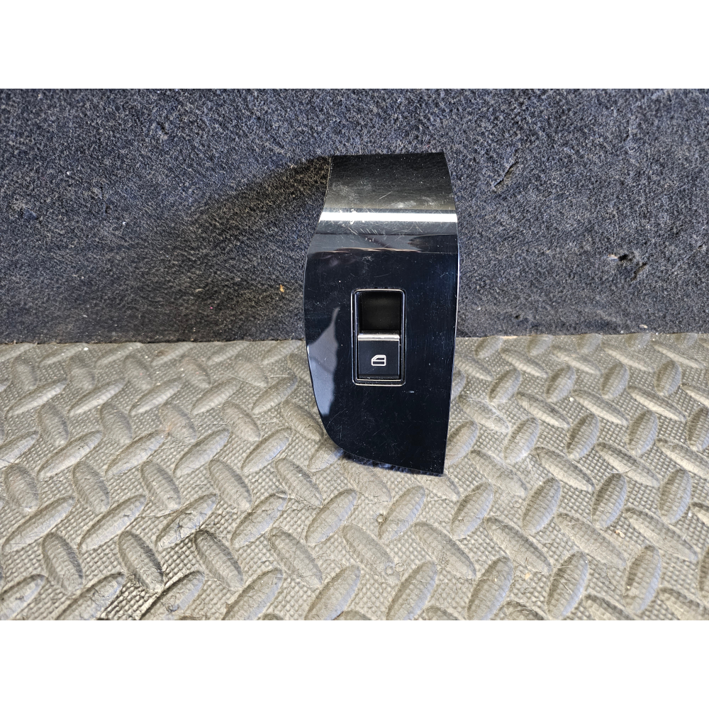 BDGF66370 INTERRUTTORE ALZAVETRO ANTERIORE DESTRO MAZDA 3 (BP)(2019>)