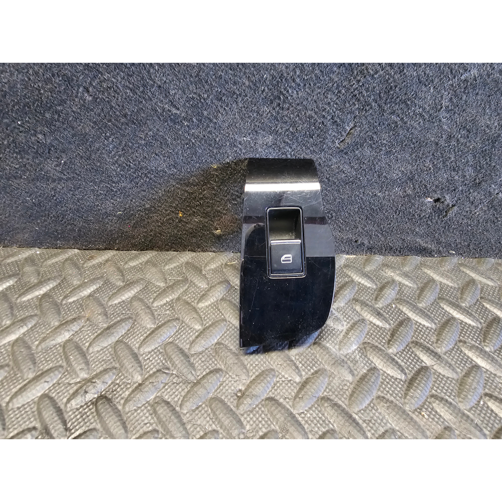 BDGF66370 INTERRUTTORE ALZAVETRO POSTERIORE SINISTRO MAZDA 3 (BP)(2019>)