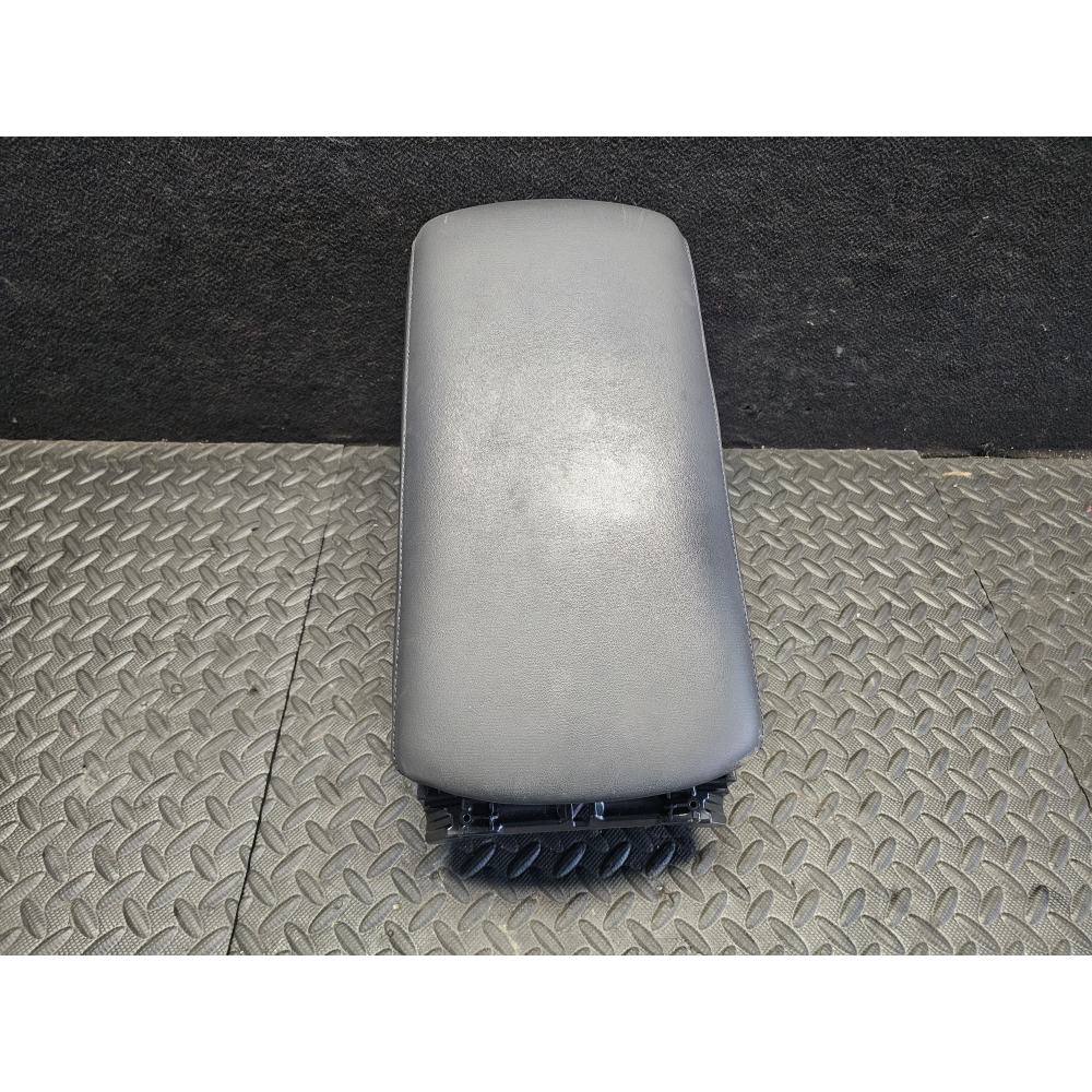 BDGF-64441 BRACCIOLO POGGIABRACCIO PORTAOGGETTI MAZDA 3 (BP)(2019>)