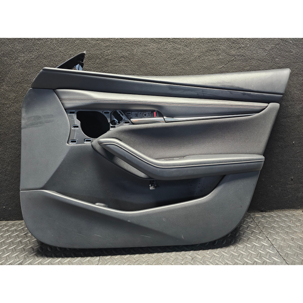 BEPT-68-450H-02 BCJH684C1 PANNELLO PORTA ANTERIORE DESTRA MAZDA 3 (BP)(2019>)