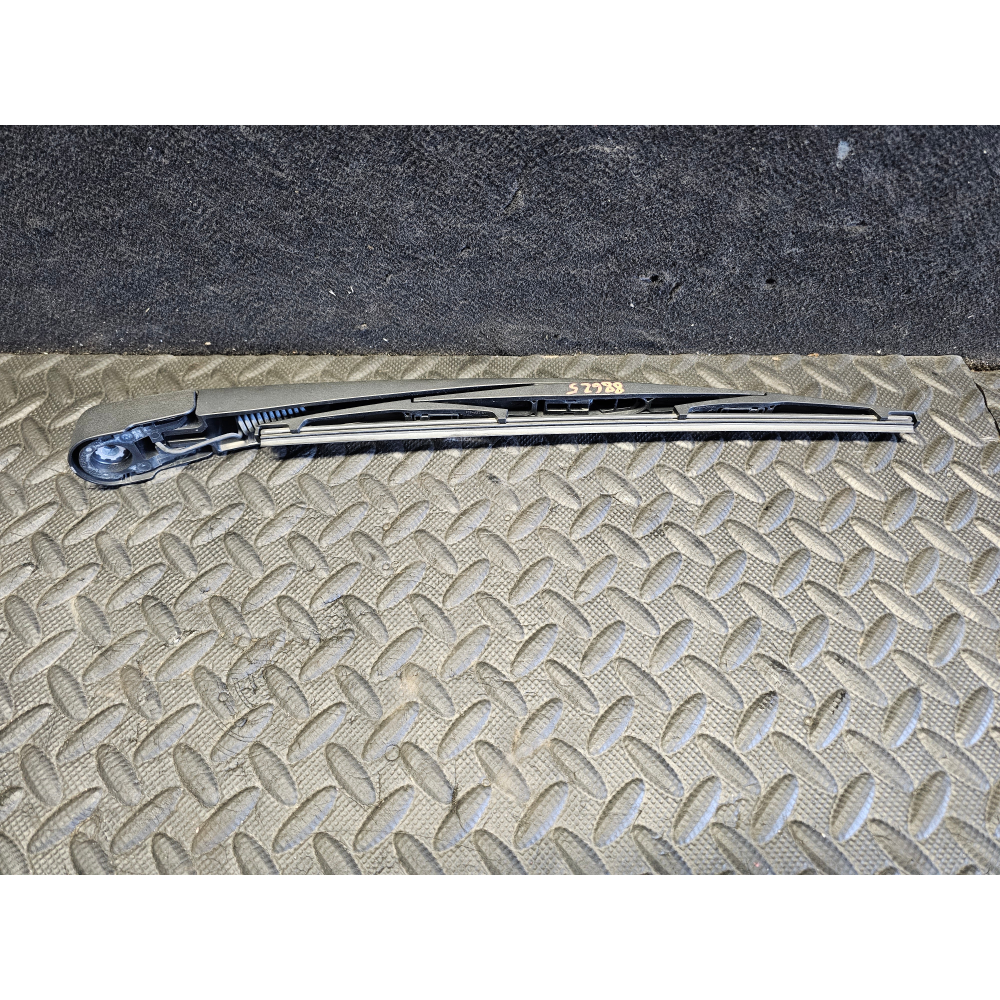 BCWK-67421A BRACCIO TERGILUNOTTO POSTERIORE MAZDA 3 (BP)(2019>)