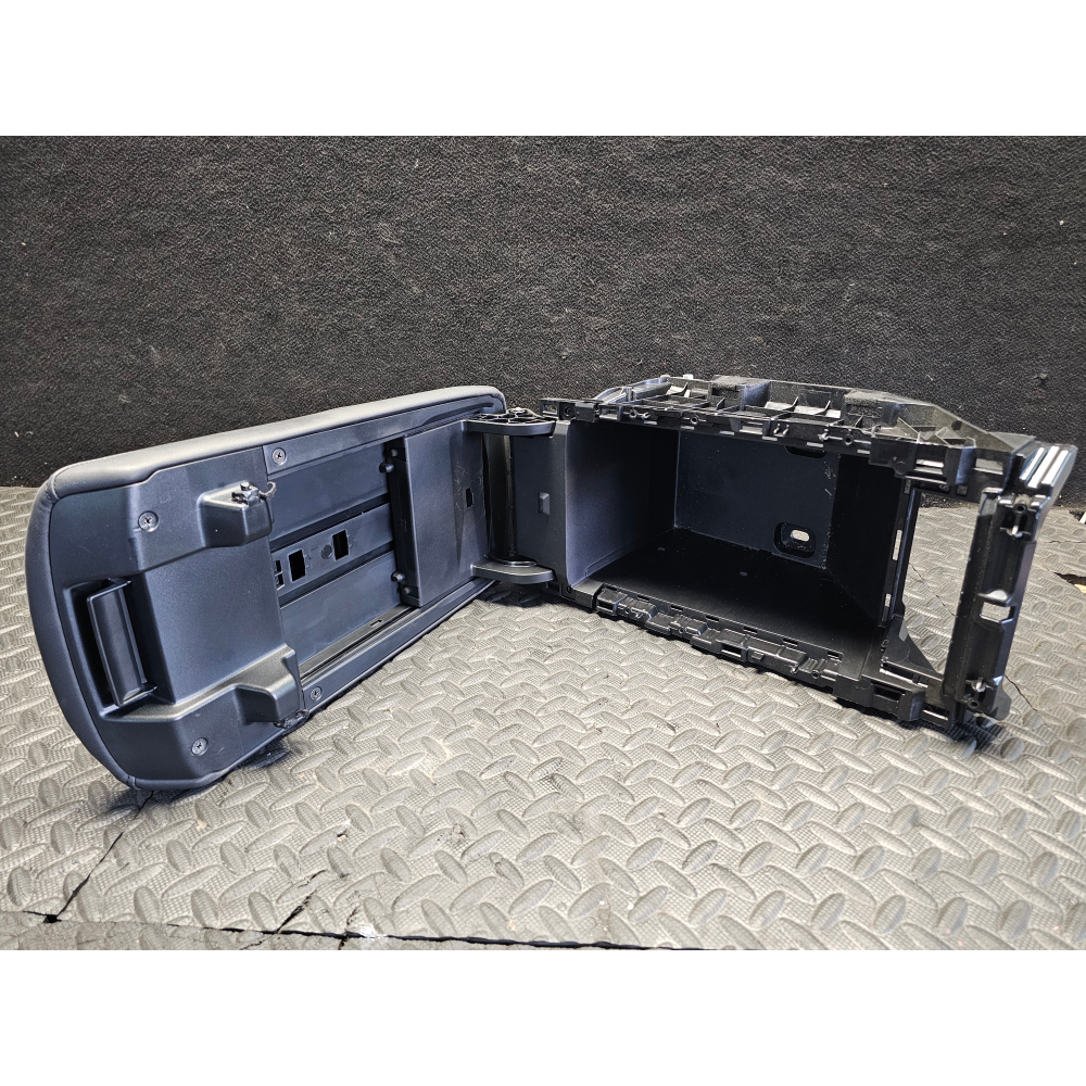 BDGF-64441 BRACCIOLO POGGIABRACCIO PORTAOGGETTI MAZDA 3 (BP)(2019>)