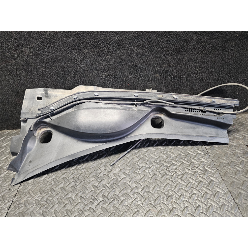 BCKA507N1 GRIGLIA GOCCIOLATOIO PARABREZZA SINISTRA MAZDA 3 (BP)(2019>)