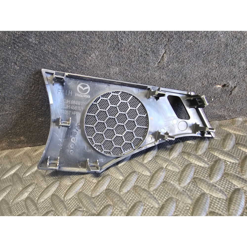 BCJH-684W1 CORNICE GRIGLIA CASSA ANTERIORE DESTRA MAZDA 3 (BP)(2019>)