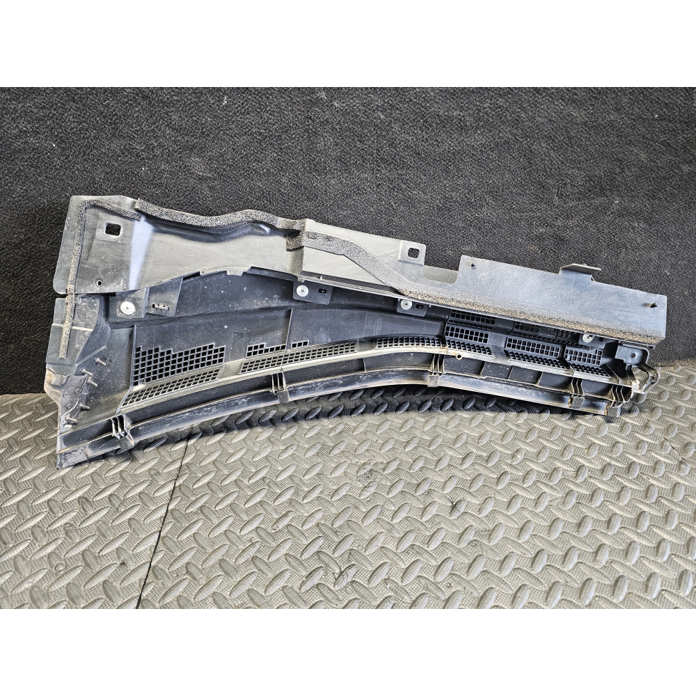 BCKA507R1 GRIGLIA GOCCIOLATOIO PARABREZZA DESTRA MAZDA 3 (BP)(2019>)