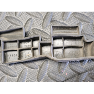 E9CC-Q02 GUARNIZIONE COFANO ANTERIORE MAZDA 3 (BP)(2019>)